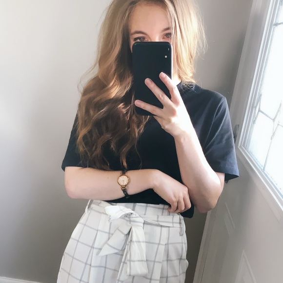 Meet your Posher, Gabriella - Picture 1 of 1